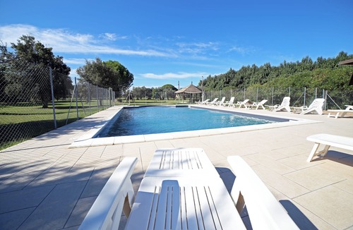 Bolgheri Apartment | Spacious 8 pers. family apartment with pool near the sea.