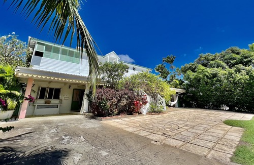 Porters Apartment | Spacious and pretty self contained one bedroom flat.