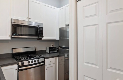 Westside Apartment | Spacious and Quiet One Block off King Street