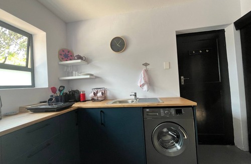 Stellenbosch Apartment | Spacious apartment in a quiet neighbourhood centrally located in Stellenbosch.