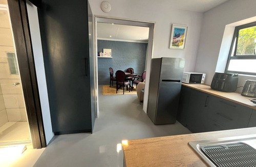Stellenbosch Apartment | Spacious apartment in a quiet neighbourhood centrally located in Stellenbosch.