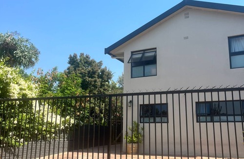 Stellenbosch Apartment | Spacious apartment in a quiet neighbourhood centrally located in Stellenbosch.