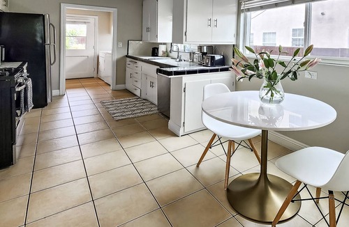 Washington Culver Apartment | Spacious Apt. Min to Downtown Culver City & Venice Beach