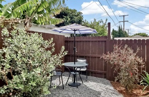 Washington Culver Apartment | Spacious Apt. Min to Downtown Culver City & Venice Beach