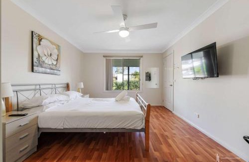 Broulee House | Spacious Broulee Retreat Near Beach