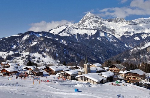 Crest-Voland Ski Chalet | Spacious chalet for 10 with garage, near slopes