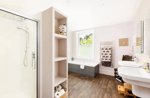 Leamington Spa House | Spacious Family 3Bed on Leam Terrace with Parking - Pass the Keys