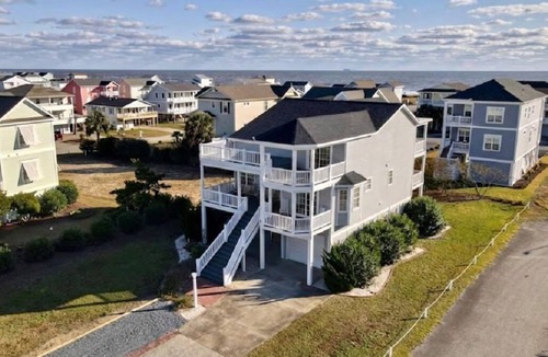 Holden Beach House | Spacious family home with private beachfront pool and clubhouse