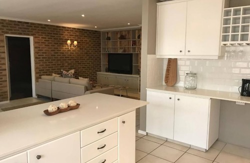 Die Boord Villa | Spacious family house with outside entertainment area & garden, child friendly.
