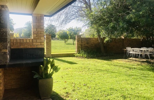 Die Boord Villa | Spacious family house with outside entertainment area & garden, child friendly.