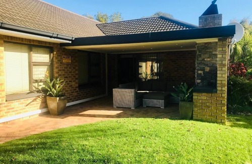 Die Boord Villa | Spacious family house with outside entertainment area & garden, child friendly.