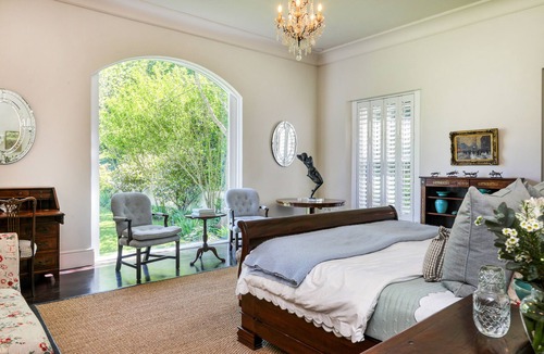 Alphen House | Spacious, farm-styled 5 bedroom Constantia home.Wine tasting&purchases available