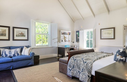 Alphen House | Spacious, farm-styled 5 bedroom Constantia home.Wine tasting&purchases available