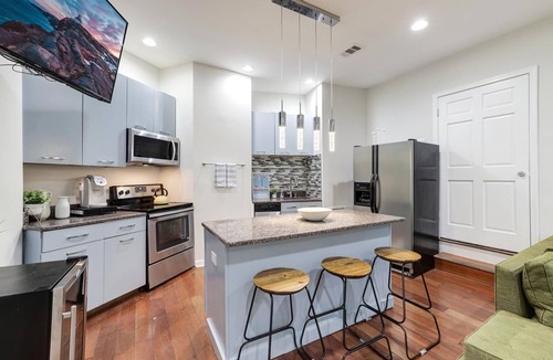 Eckington Hotel | SPACIOUS GARDEN OASIS IN THE HEART OF DC! WALKABLE TO IT ALL!