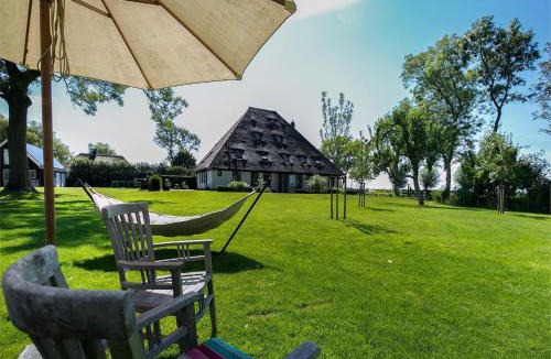 Heiloo House | Spacious Holiday home De Pauwenhof
