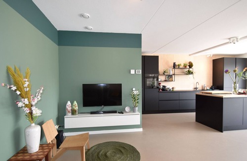Alkmaar House | Spacious Holiday Home in Alkmaar with Garden