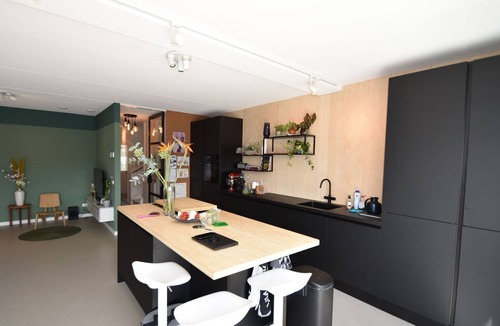 Alkmaar House | Spacious Holiday Home in Alkmaar with Garden