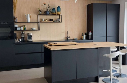Alkmaar House | Spacious Holiday Home in Alkmaar with Garden