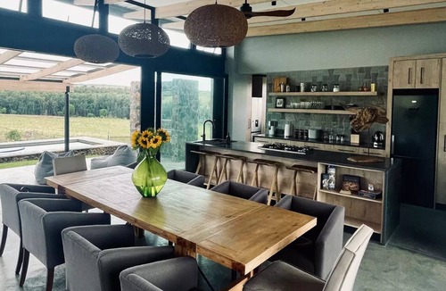 Johannesburg Other | Spacious modern farmhouse on 16 hectaresnn