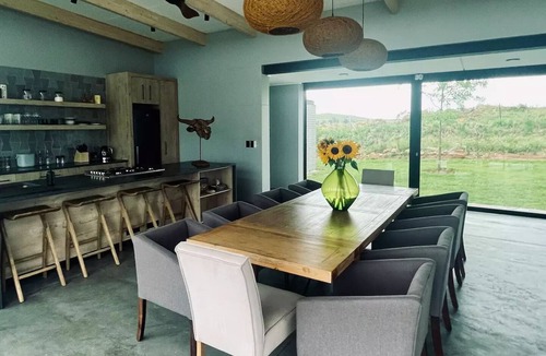 Johannesburg Other | Spacious modern farmhouse on 16 hectaresnn
