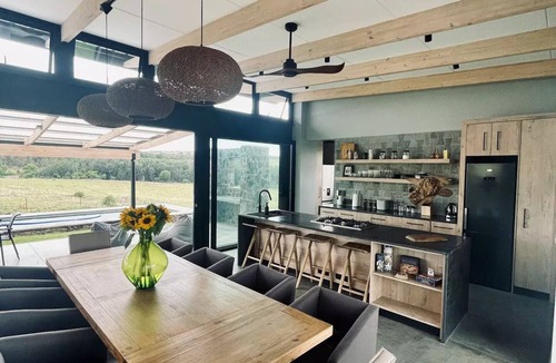 Johannesburg Other | Spacious modern farmhouse on 16 hectaresnn