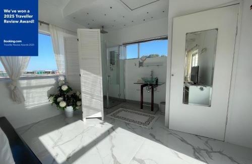 Marina da Gama Apartment | Spacious Park Island Studio at the Lake