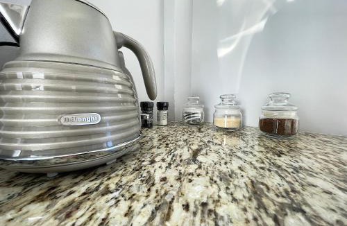 Marina da Gama Apartment | Spacious Park Island Studio at the Lake