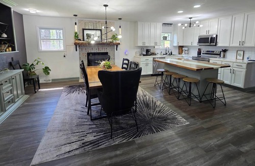 Kannapolis House | Spacious Renovated 5 bedroom Retreat near I-85