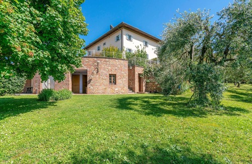 Lari Apartment | Spacious, stylish vacation apartment in beautiful Tuscany.