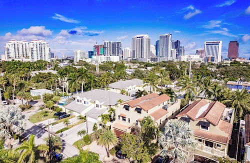 Tarpon River House | Spacious townhouse in downtown with rooftop terrace, heated pool, and king bed