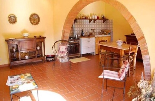 Palaia House | Spacious Tuscan Villa Retreat