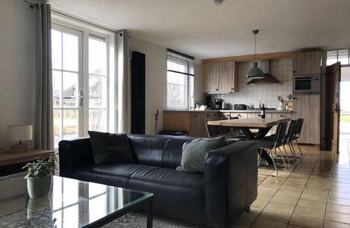 Schoorl Apartment | Spacious vacation home in farmhouse, only 2 km from beach in nature reserve.