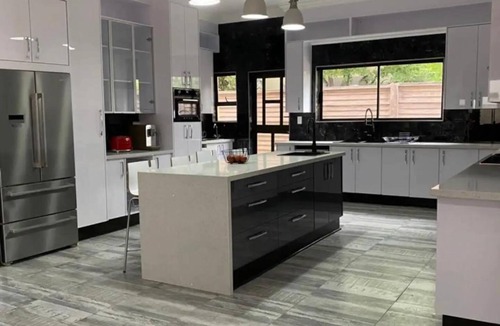 Hartbeespoort Villa | Spacious villa with 5 bedrooms and WiFi, AC in fantastic Hartbeespoort