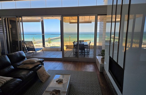 Henley Beach Apartment | Spectacular apartment, location and views in Adelaides premier seaside location