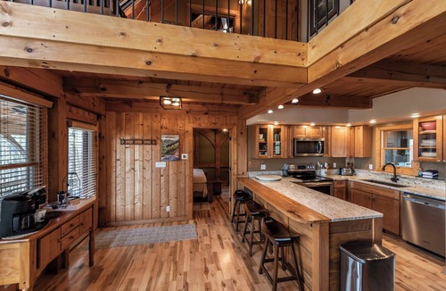 Townsend Cabin | Spectacular Mtn view ☛Hot Tub ☛Fire pit ☛Sleeps 13 ☛