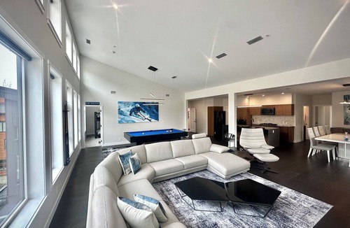 Sun Peaks Condo | Spectacular Ski-in/Ski-out Penthouse at Sun Peaks. Panoramic Mountain Views!