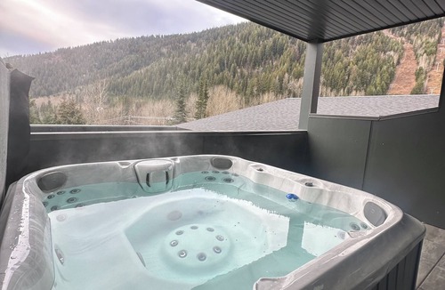Sun Peaks Condo | Spectacular Ski-in/Ski-out Penthouse at Sun Peaks. Panoramic Mountain Views!