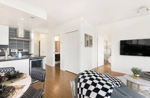 Crosstown Apartment | Spectacular Views from the Top - Luxury 3-BR Condo