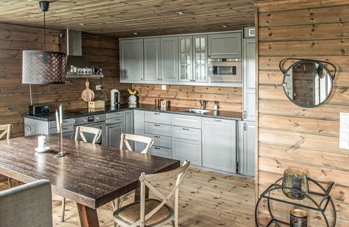Amot House | Spend a quiet vacation in a beautiful cottage surrounded by beautiful countryside.