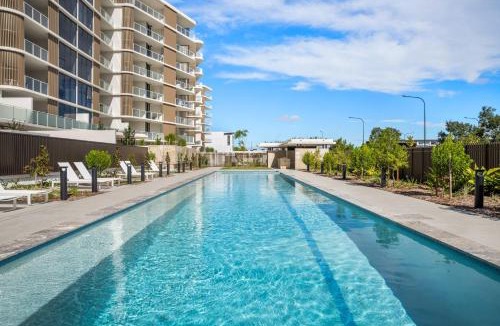 Birtinya Apartment | St Clair Luxury Lake Kawana Living