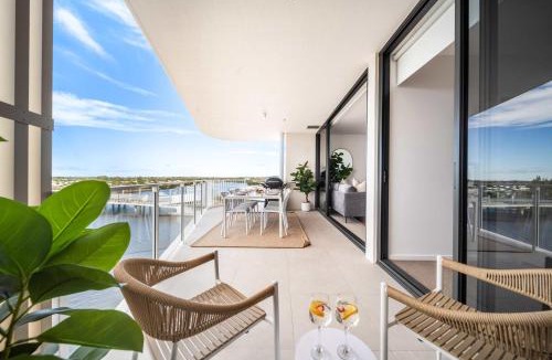 Birtinya Apartment | St Clair Luxury Lake Kawana Living