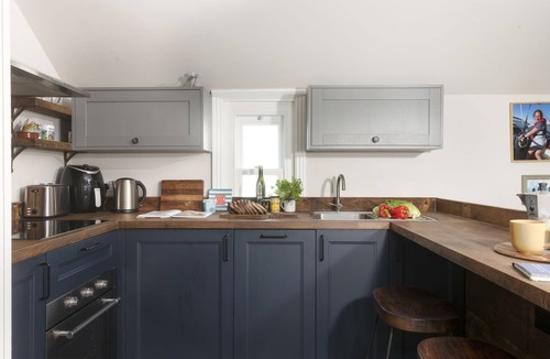 Mousehole Cottage | St Clements Cottage - Free WiFi - Outdoor kitchen and shower - Wood Burner