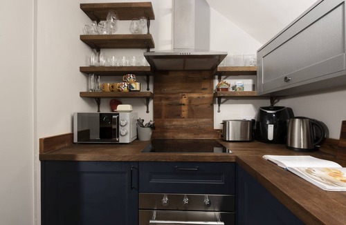 Mousehole Cottage | St Clements Cottage - Free WiFi - Outdoor kitchen and shower - Wood Burner