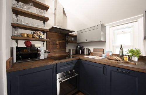 Mousehole Cottage | St Clements Cottage - Free WiFi - Outdoor kitchen and shower - Wood Burner