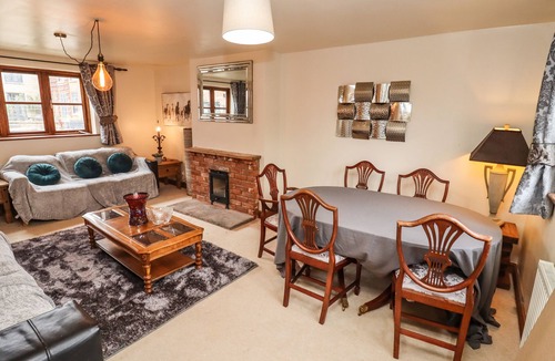 Ardens Grafton House | STABLE COTTAGE, family friendly, with open fire in Welford-On-Avon