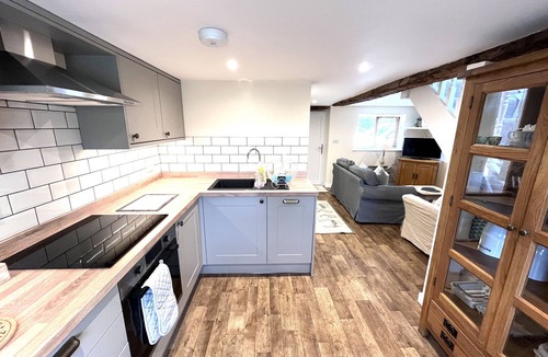 Wickhamford Cottage | Stable Cottage - sleeps 4 guests in 2 bedrooms