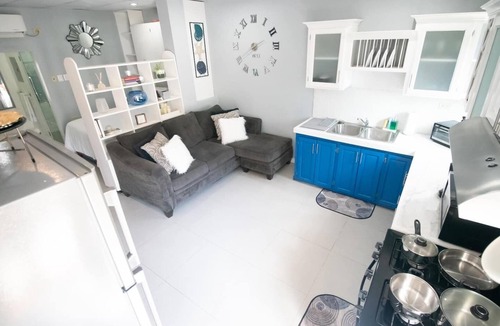 Saint James Apartment | Stacys Place #3: Studio Apartment