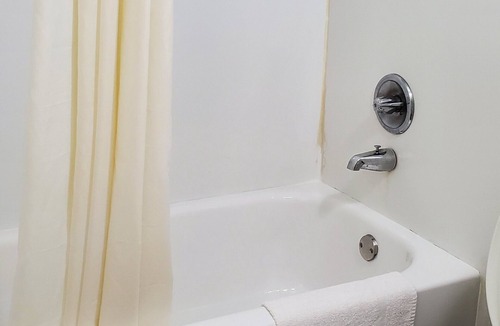 Lansing Hotel | Starway Inn