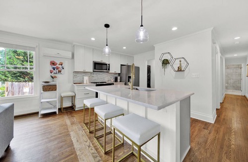 Cherry Apartment | Stay in the center of it all!