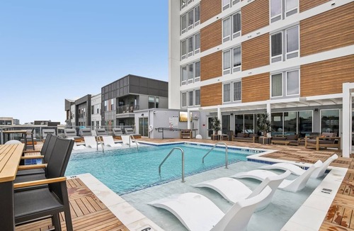 West End Apartment | Stay in the heart of Nashville with CMC Stays.